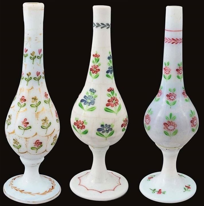 ensemble de trois aspersoirs à parfums en opaline de Beykoz, XIX ème siècle, İstanbul